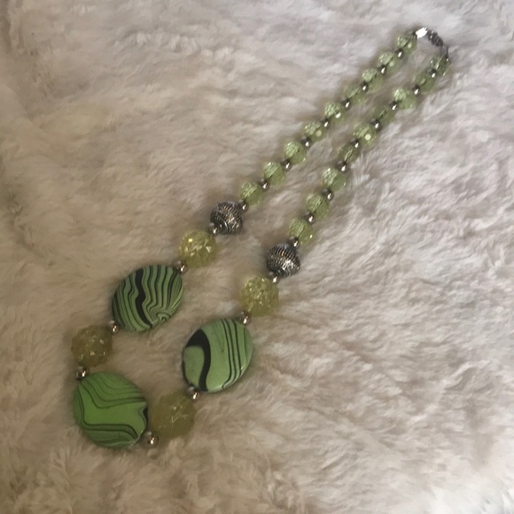 “GREEN BEADED” Necklace . - Picture 3 of 8